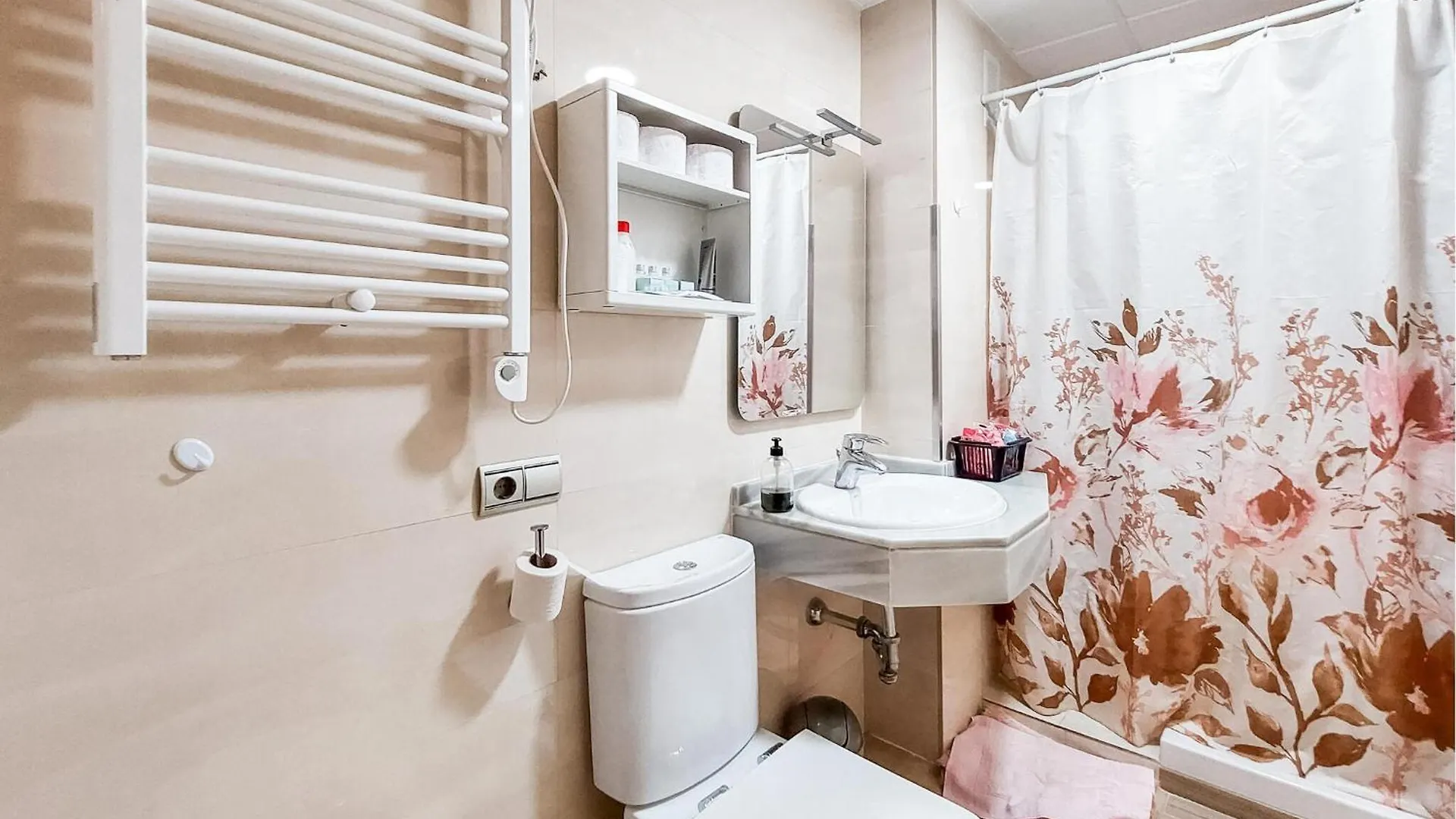 Stunning Apartment In Cadiz With Wifi