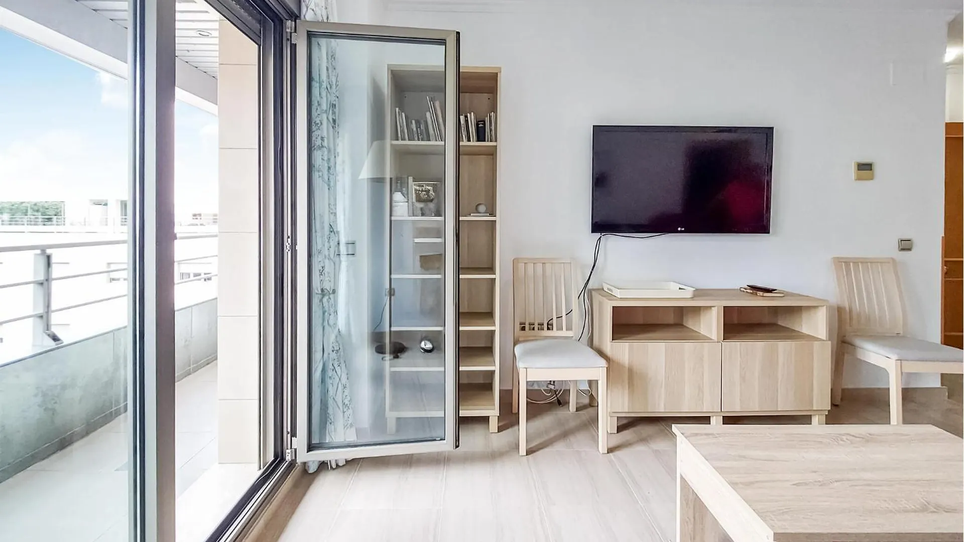 Stunning Apartment In Cadiz With Wifi